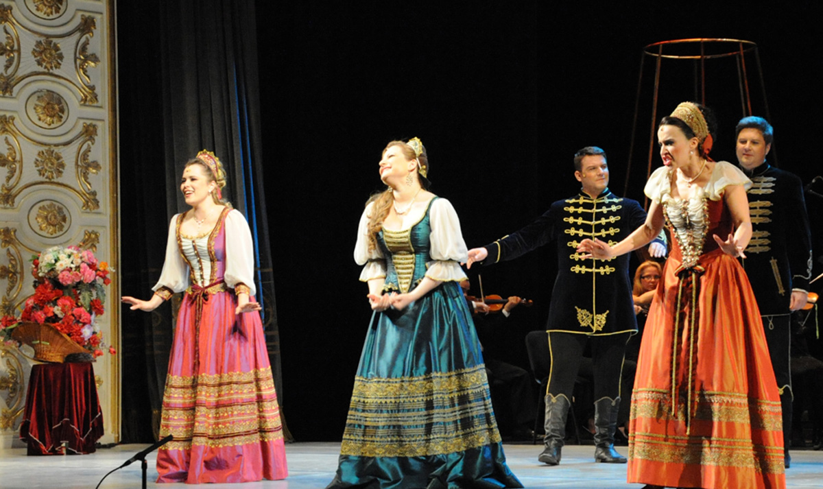 Творческая сцена ÜNS подарила бакинцам волшебный вечер оперетты (ФОТО)