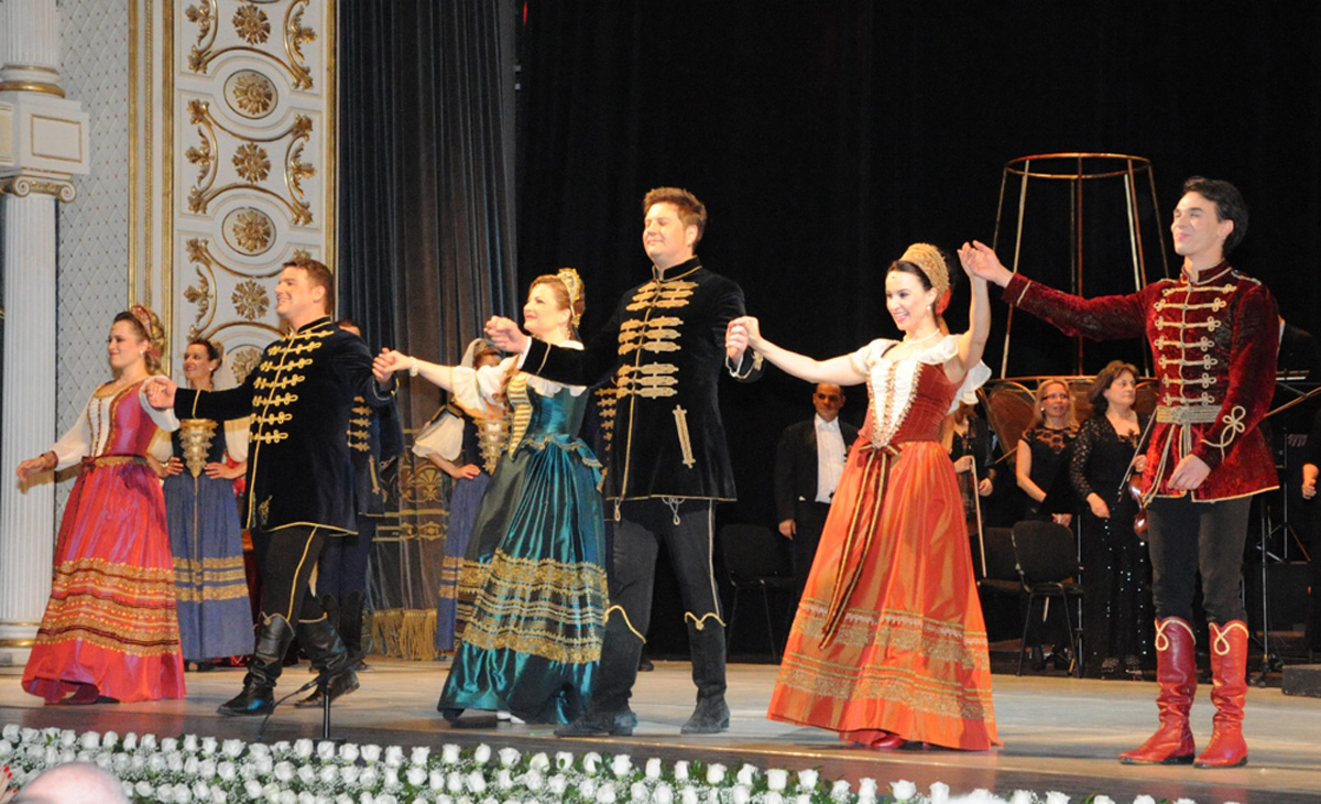 Творческая сцена ÜNS подарила бакинцам волшебный вечер оперетты (ФОТО)