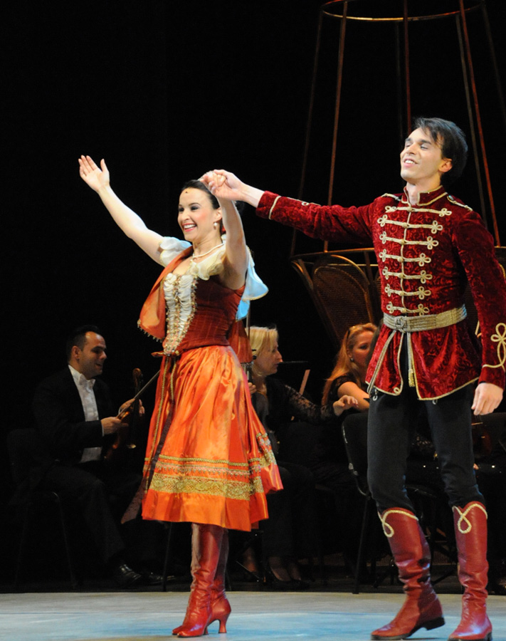 Творческая сцена ÜNS подарила бакинцам волшебный вечер оперетты (ФОТО)