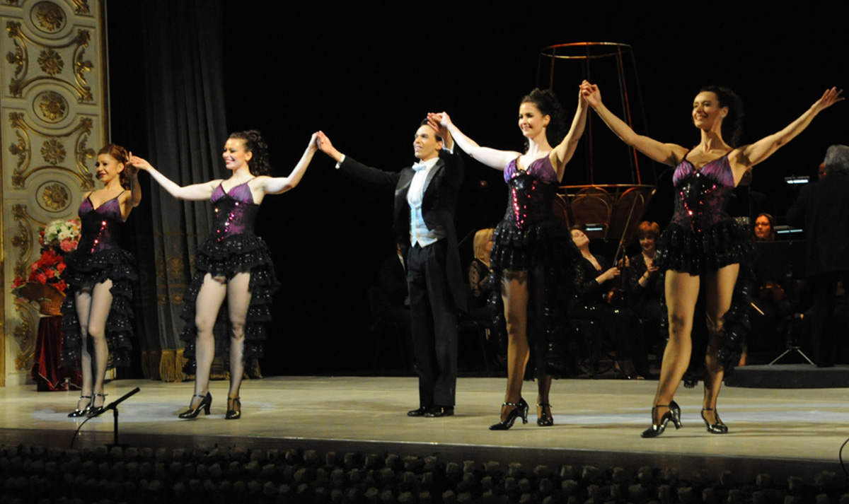 Творческая сцена ÜNS подарила бакинцам волшебный вечер оперетты (ФОТО)