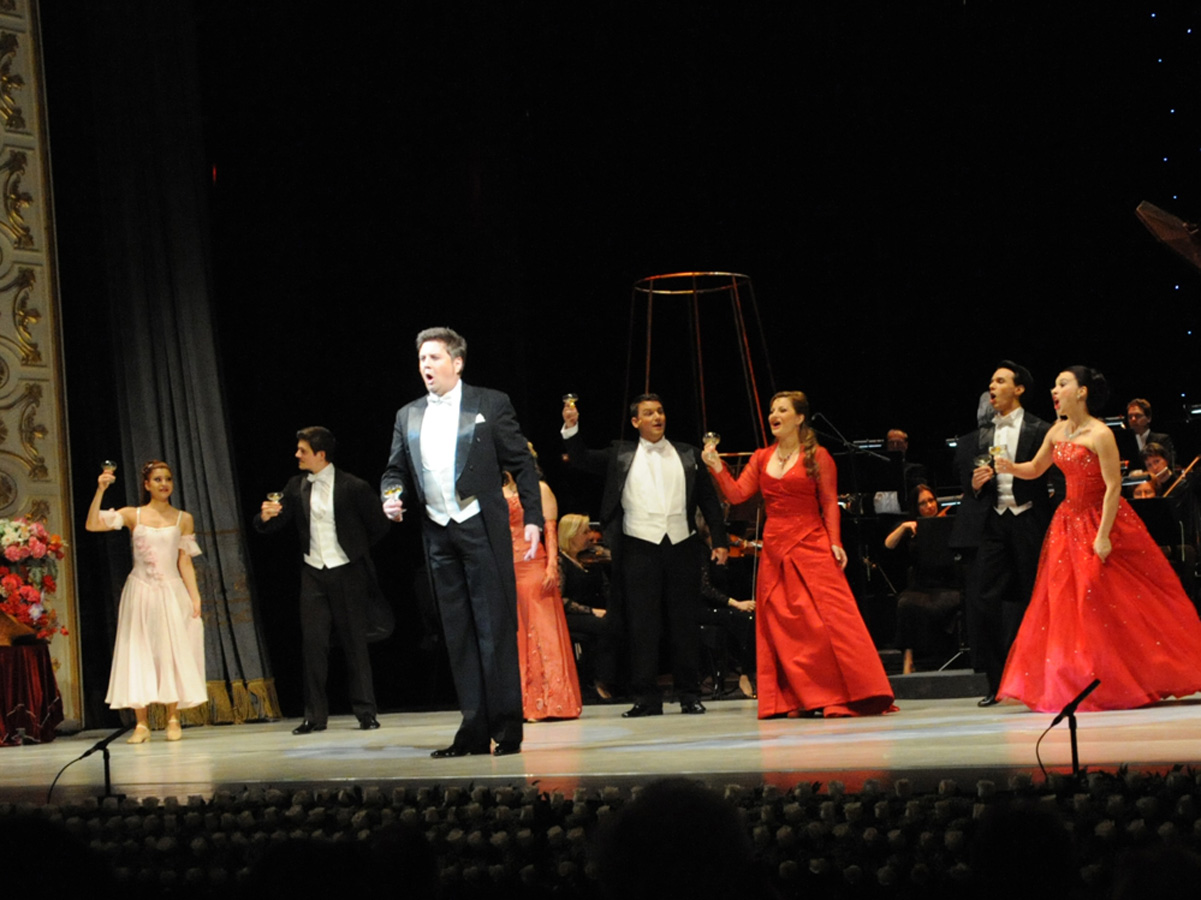 Творческая сцена ÜNS подарила бакинцам волшебный вечер оперетты (ФОТО)