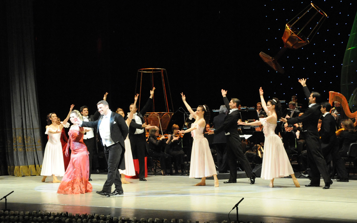 Творческая сцена ÜNS подарила бакинцам волшебный вечер оперетты (ФОТО)