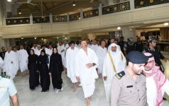 Президент Азербайджана и его супруга совершили умру в Мекке (ФОТО)