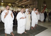 Президент Азербайджана и его супруга совершили умру в Мекке (ФОТО)