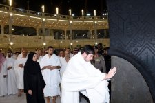Президент Азербайджана и его супруга совершили умру в Мекке (ФОТО)
