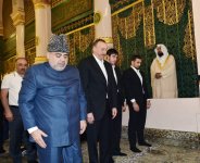 Президент Азербайджана и его супруга посетили мечеть Пророка в Медине (ФОТО)