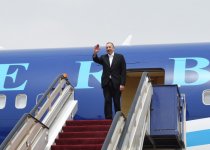 Президент Азербайджана и его супруга посетили мечеть Пророка в Медине (ФОТО)