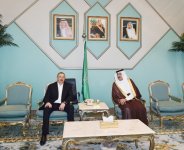 Президент Азербайджана и его супруга посетили мечеть Пророка в Медине (ФОТО)