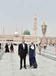 Президент Азербайджана и его супруга посетили мечеть Пророка в Медине (ФОТО)