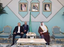 Президент Азербайджана и его супруга посетили мечеть Пророка в Медине (ФОТО)