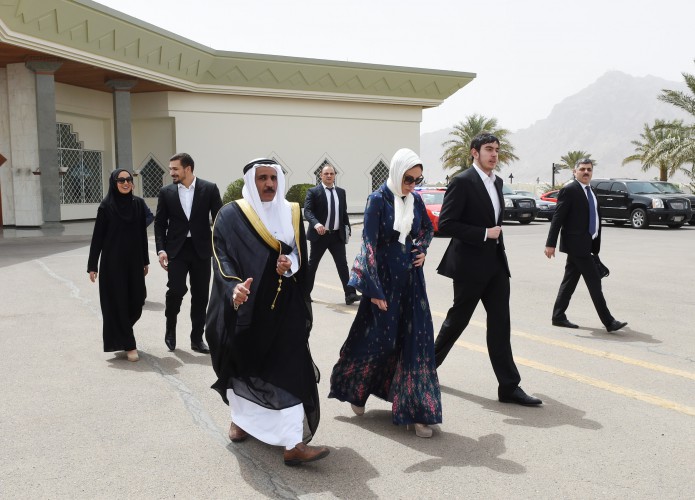 Президент Азербайджана и его супруга посетили мечеть Пророка в Медине (ФОТО)