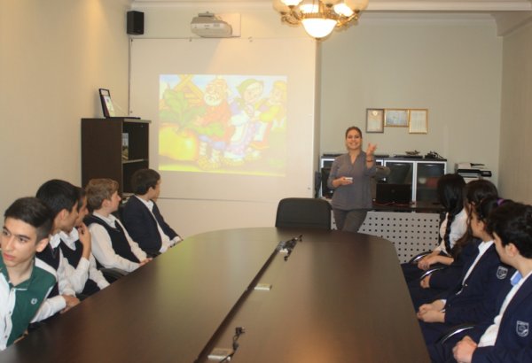 Cказочные персонажи Юрия Васнецова увлекли бакинских школьников (ФОТО)