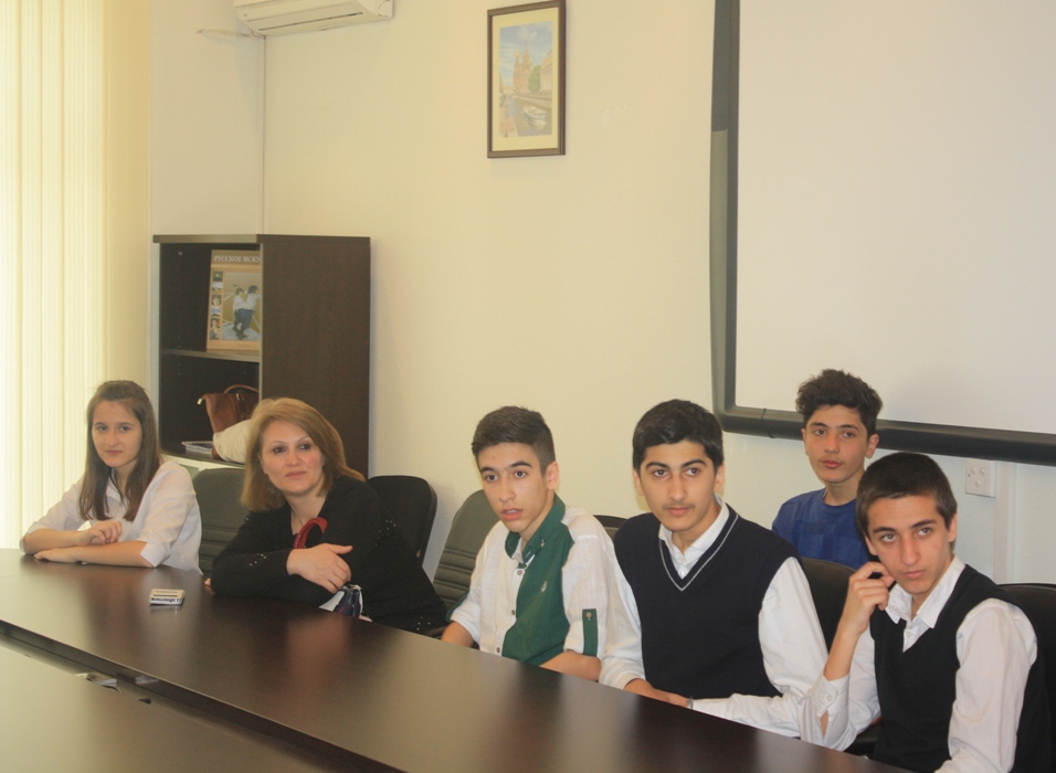 Cказочные персонажи Юрия Васнецова увлекли бакинских школьников (ФОТО)