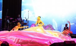 Потрясающее шоу-спектакль Полины Гагариной в Баку (ФОТО)