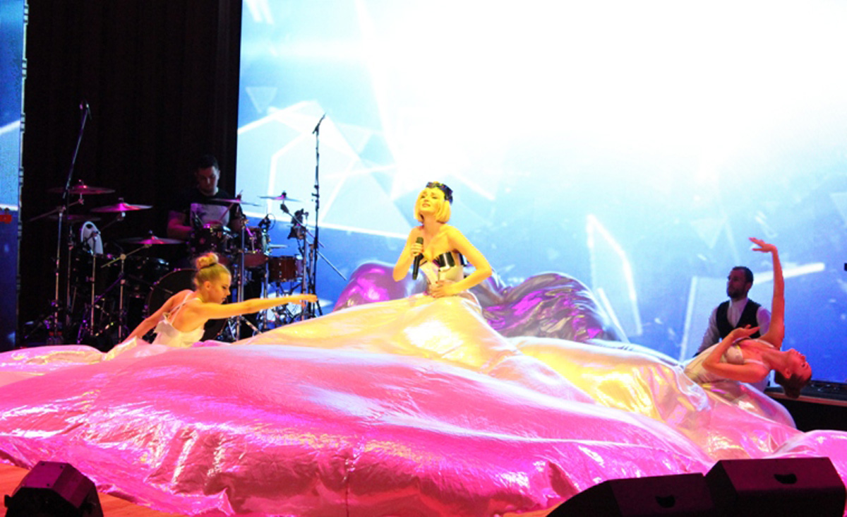 Потрясающее шоу-спектакль Полины Гагариной в Баку (ФОТО)