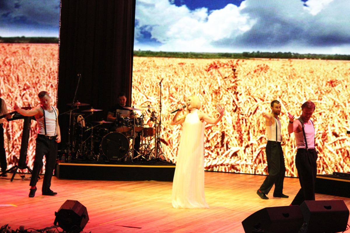 Потрясающее шоу-спектакль Полины Гагариной в Баку (ФОТО)