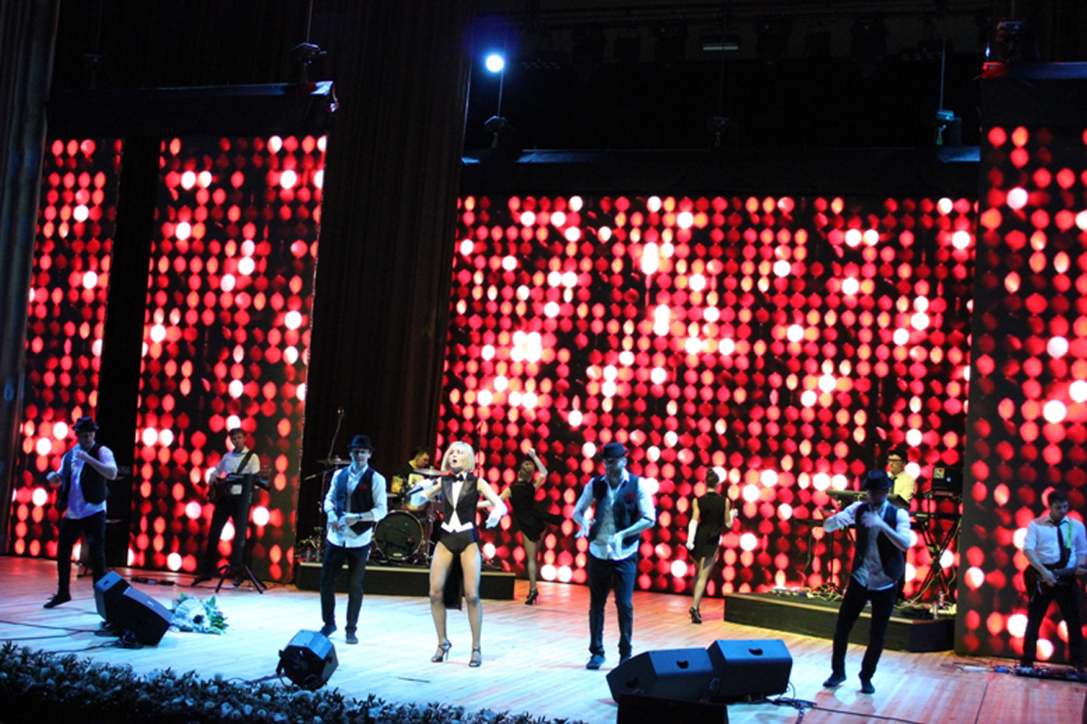 Потрясающее шоу-спектакль Полины Гагариной в Баку (ФОТО)