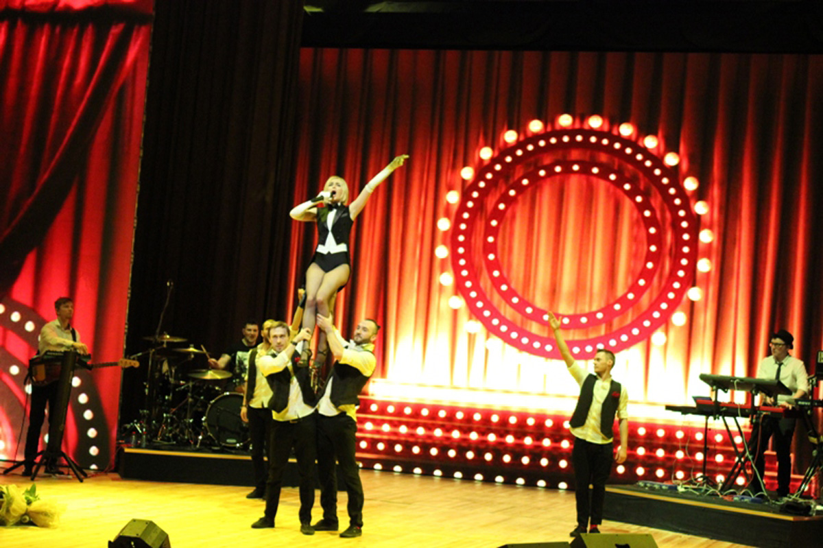 Потрясающее шоу-спектакль Полины Гагариной в Баку (ФОТО)