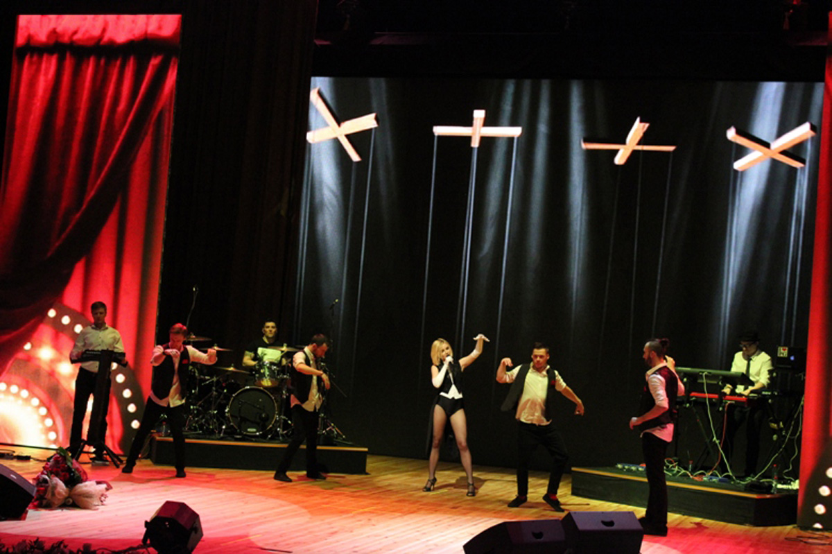 Потрясающее шоу-спектакль Полины Гагариной в Баку (ФОТО)