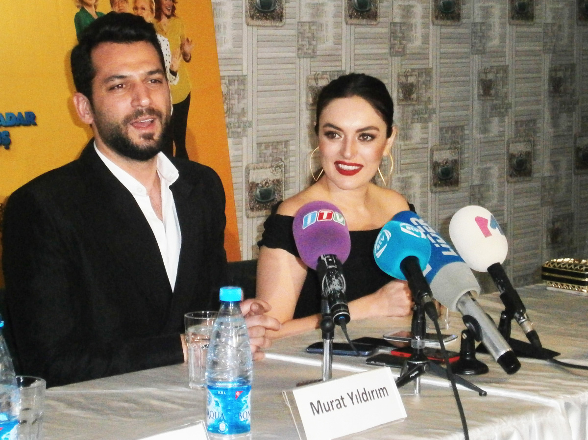 Мурат Йылдырым и Эзги Мола в Баку: инструкция про то, как выйти замуж (ФОТО)
