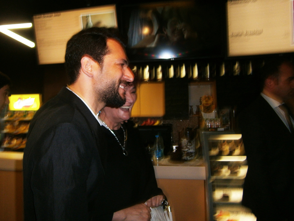 Мурат Йылдырым и Эзги Мола в Баку: инструкция про то, как выйти замуж (ФОТО)