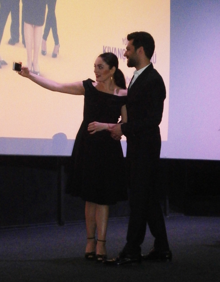 Мурат Йылдырым и Эзги Мола в Баку: инструкция про то, как выйти замуж (ФОТО)