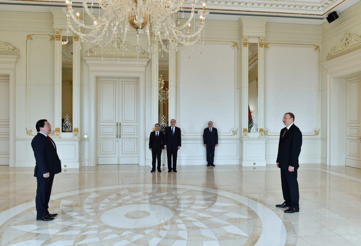 Президент Ильхам Алиев принял верительные грамоты нового посла Вьетнама