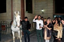 Белый конь и голубь Ильхамы Гулиевой (ФОТО)