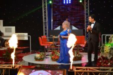 Белый конь и голубь Ильхамы Гулиевой (ФОТО)