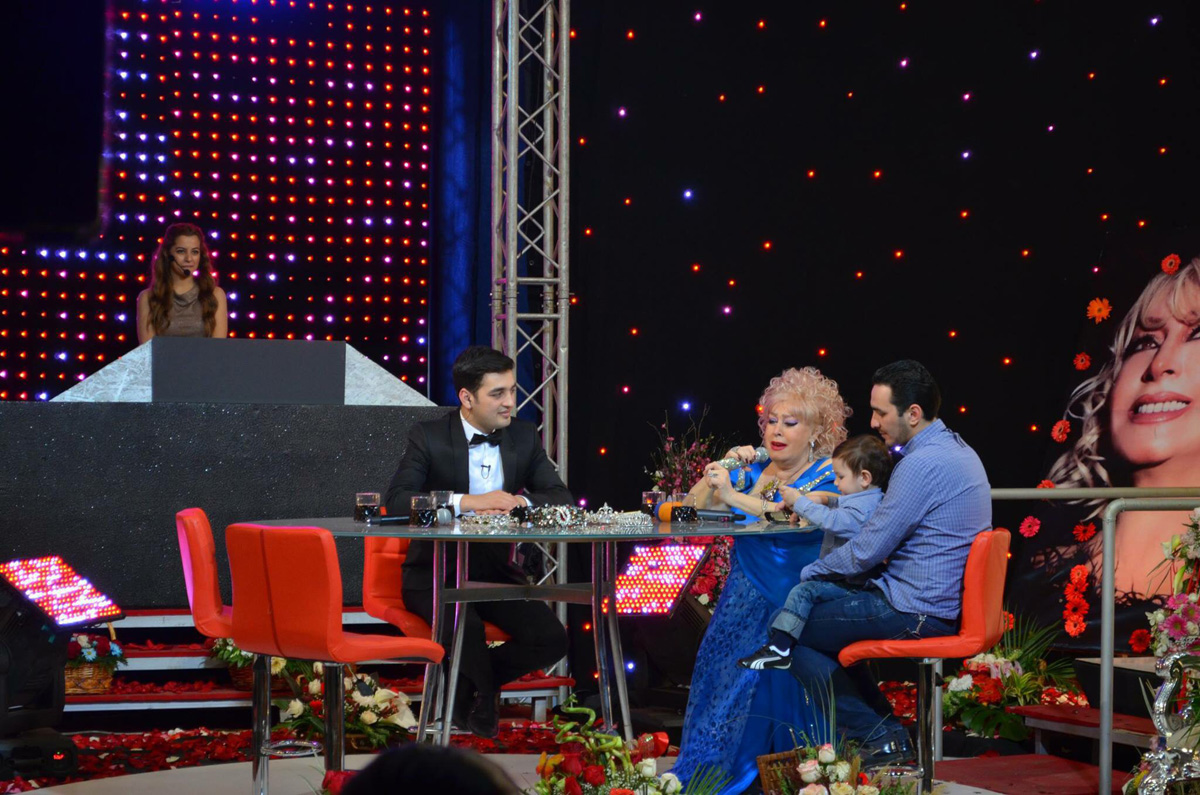 Белый конь и голубь Ильхамы Гулиевой (ФОТО)