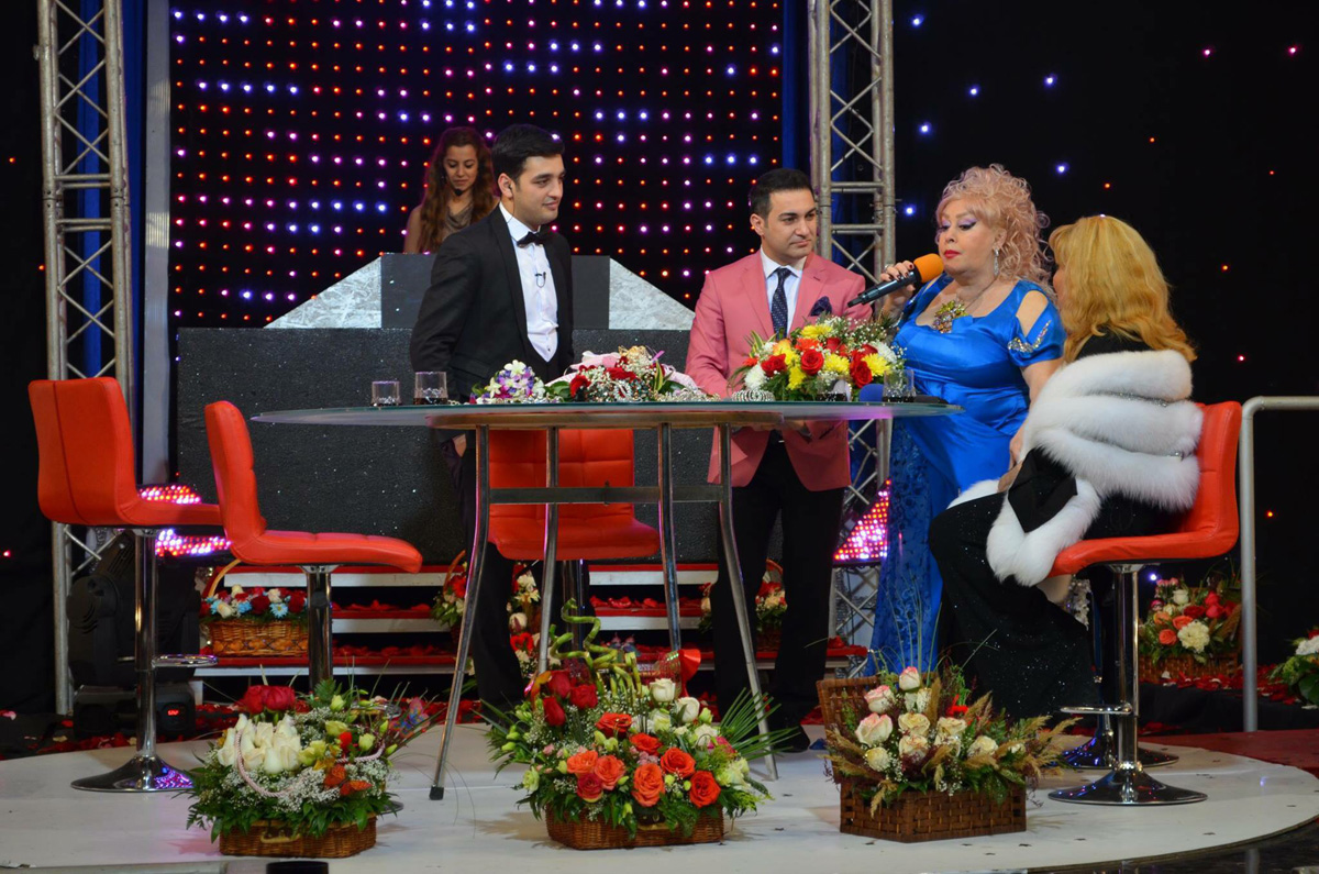 Белый конь и голубь Ильхамы Гулиевой (ФОТО)