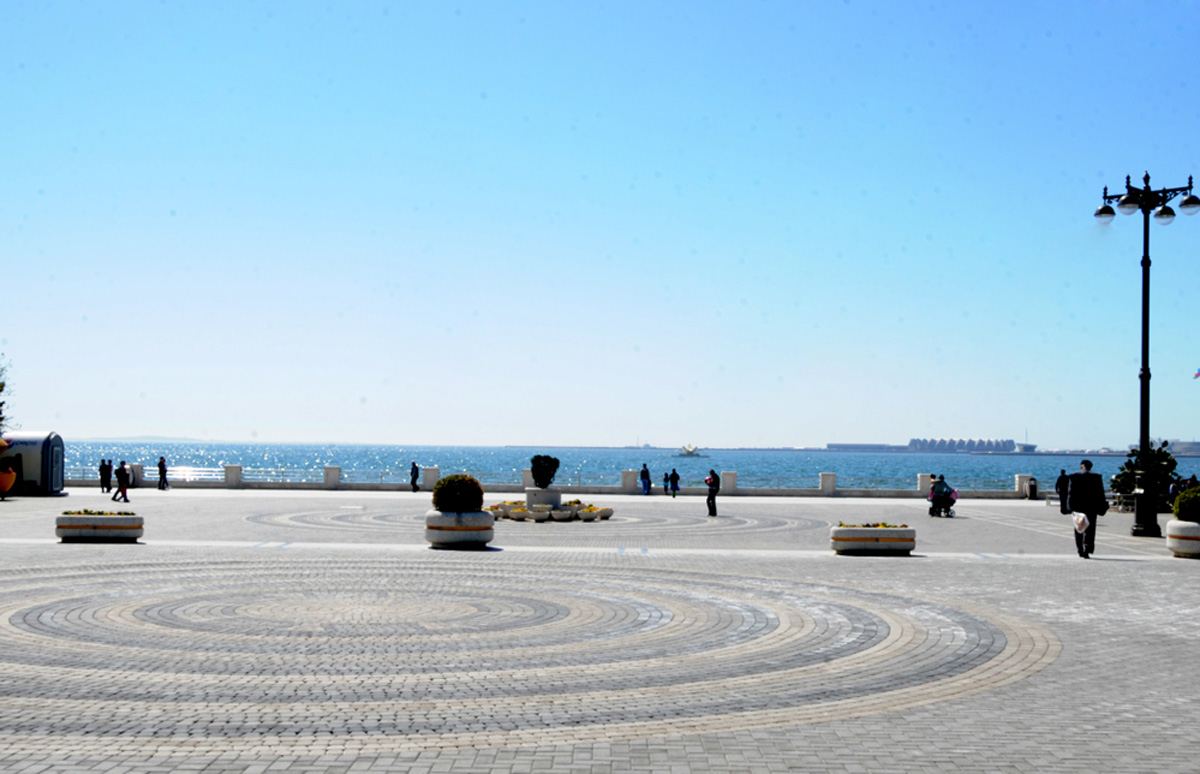 Завтра в Баку до 17 градусов тепла