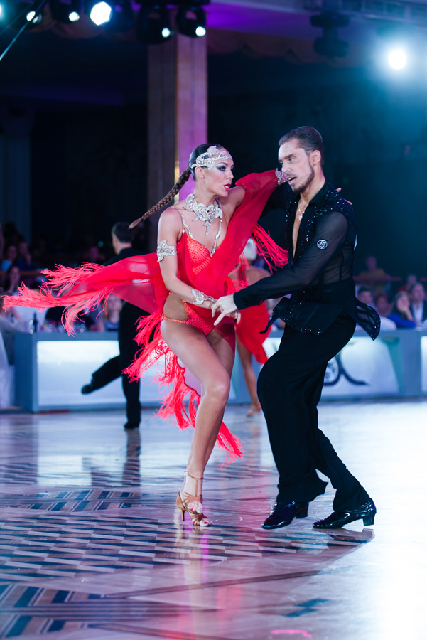 Азербайджанский дуэт в Кремле - великолепные костюмы, потрясающий танец (ФОТО)