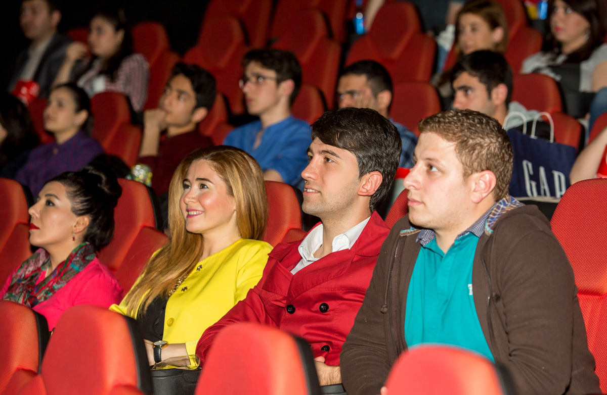 Эльнара Халилова провела день кино с молодежью (ФОТО)