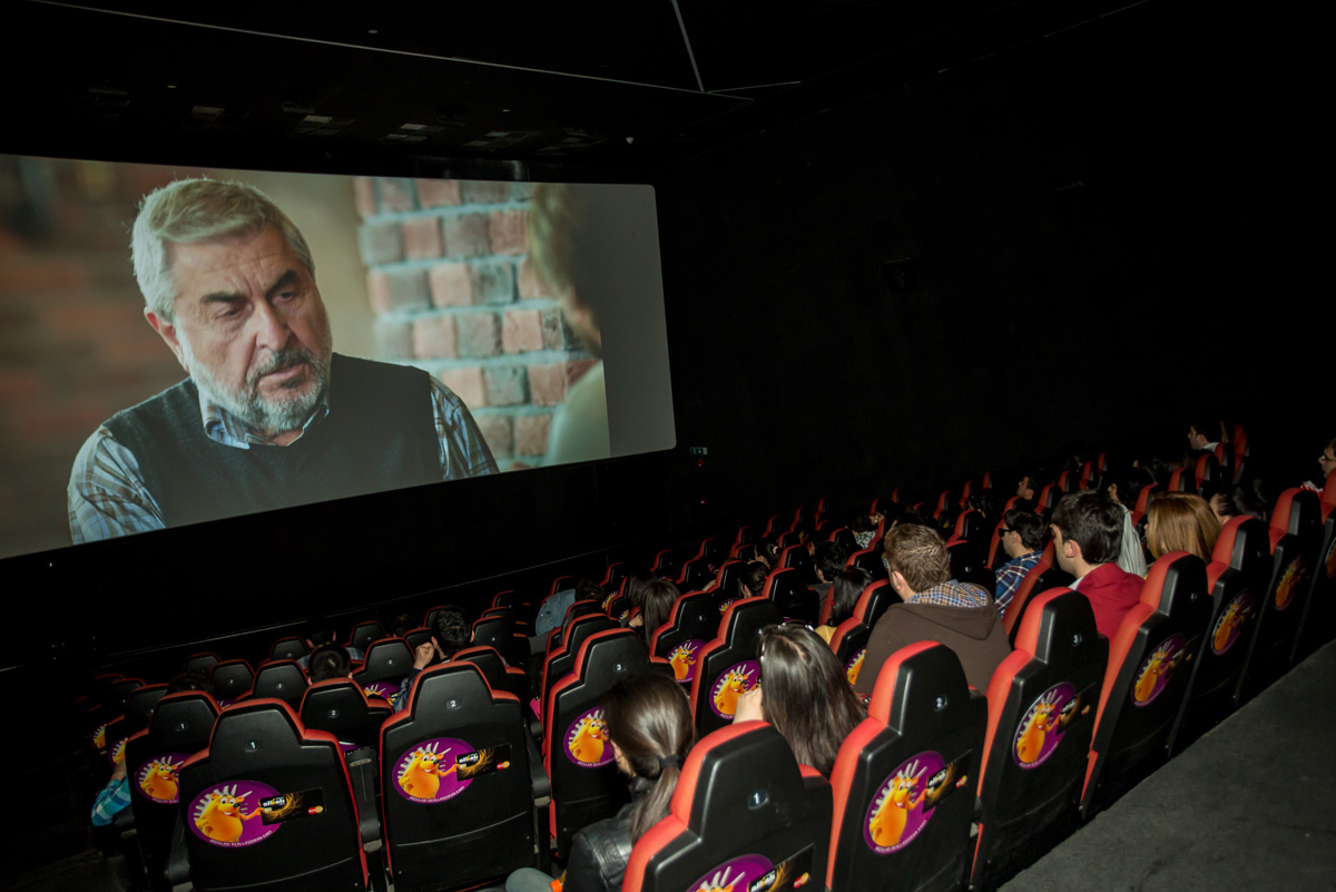 Эльнара Халилова провела день кино с молодежью (ФОТО)