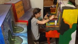 В Баку проводится креативная акция  "Раскрась пианино и сыграй", посвященная Евроиграм (ФОТО)