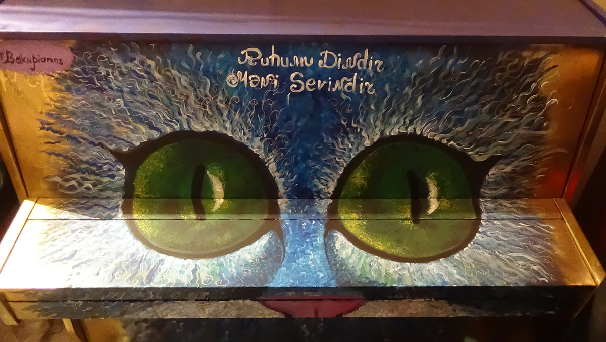 В Баку проводится креативная акция  "Раскрась пианино и сыграй", посвященная Евроиграм (ФОТО)