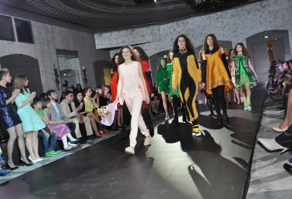 Наскальные рисунки Гобустана в дебютной коллекции 17-летней Джамили Меликовой (ФОТО)