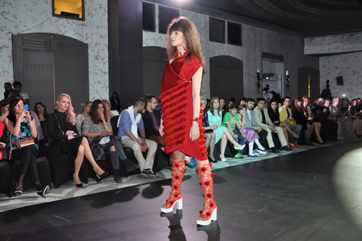 Наскальные рисунки Гобустана в дебютной коллекции 17-летней Джамили Меликовой (ФОТО)