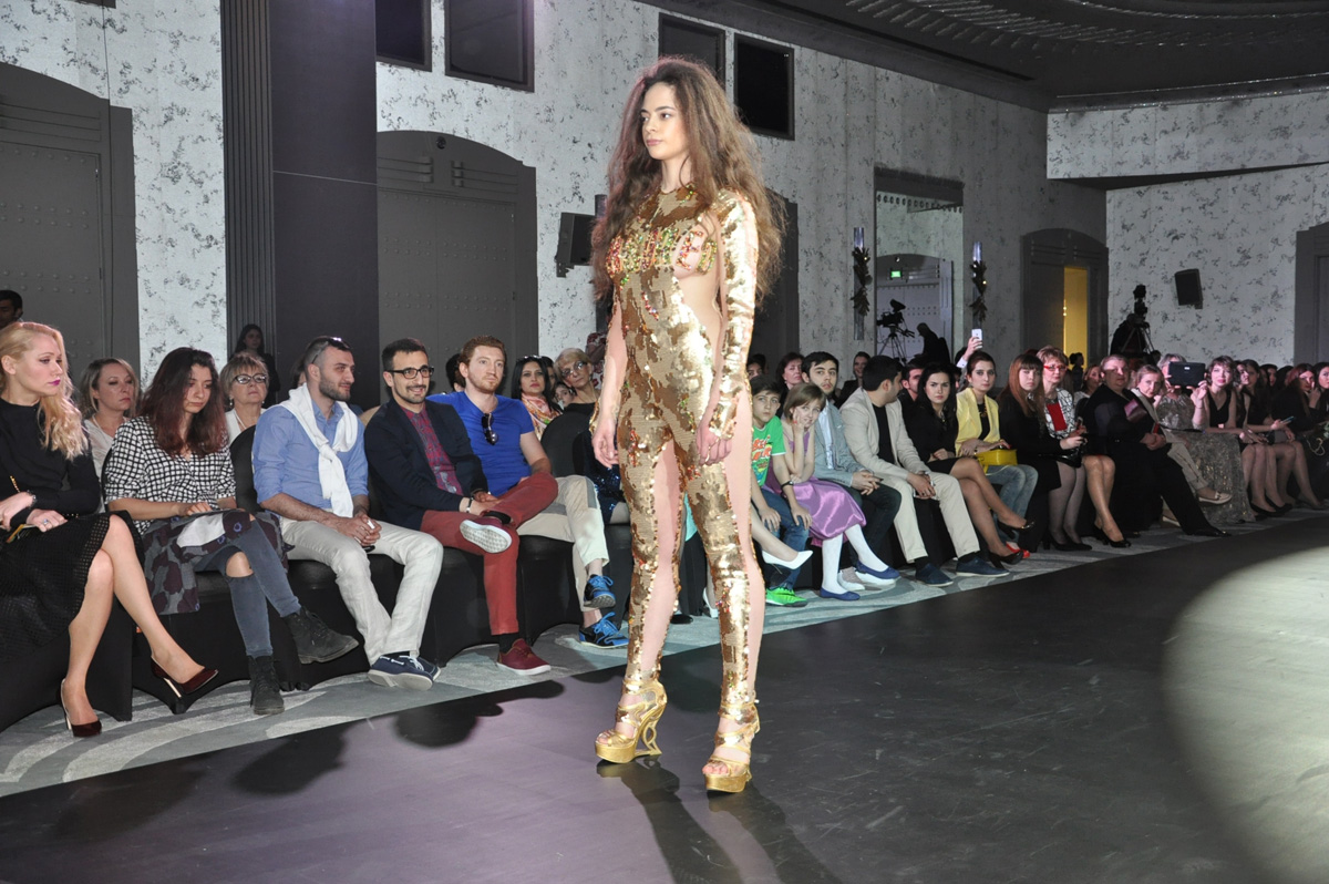 Наскальные рисунки Гобустана в дебютной коллекции 17-летней Джамили Меликовой (ФОТО)