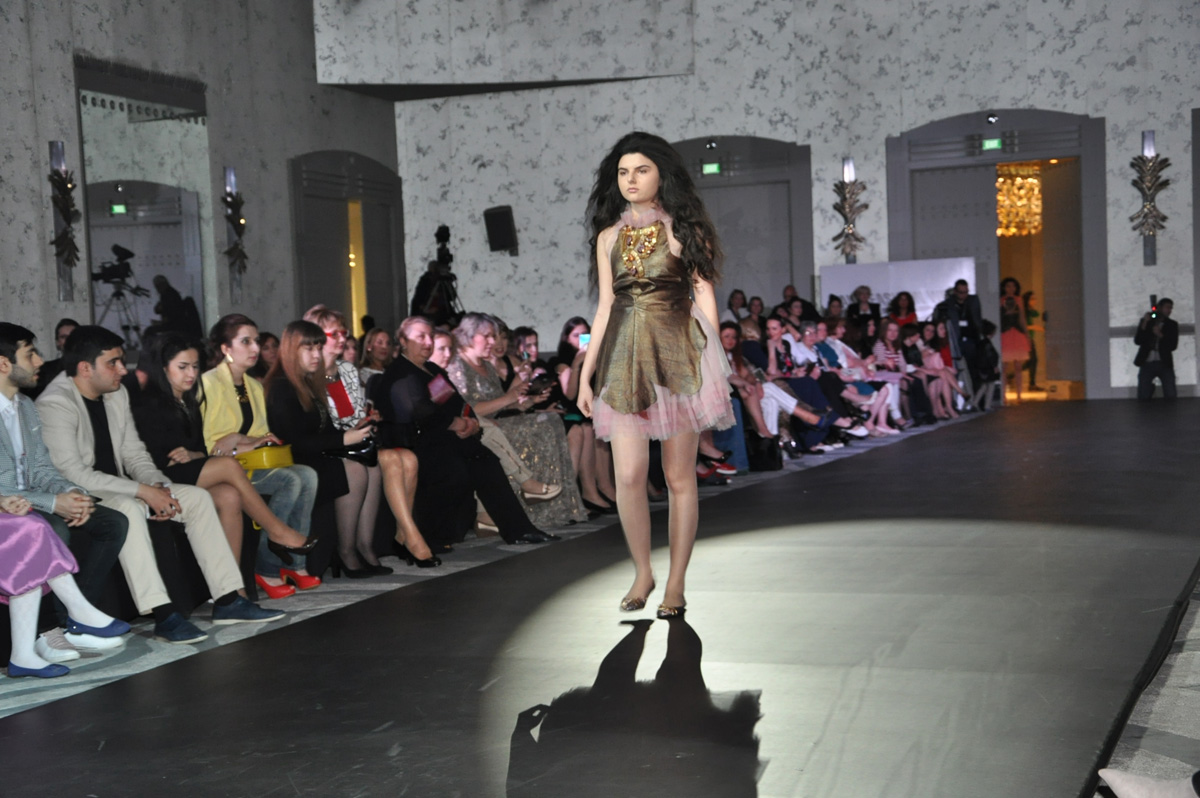 Наскальные рисунки Гобустана в дебютной коллекции 17-летней Джамили Меликовой (ФОТО)