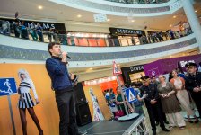 10 тыс. жителям Баку раздали "бриллианты" (ФОТО)