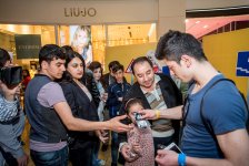 10 тыс. жителям Баку раздали "бриллианты" (ФОТО)