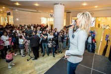 10 тыс. жителям Баку раздали "бриллианты" (ФОТО)