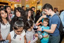 10 тыс. жителям Баку раздали "бриллианты" (ФОТО)