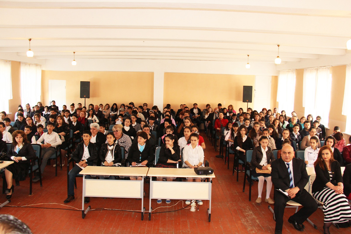 В Гяндже и Товузе прошла олимпиада по русскому языку и литературе (ФОТО)