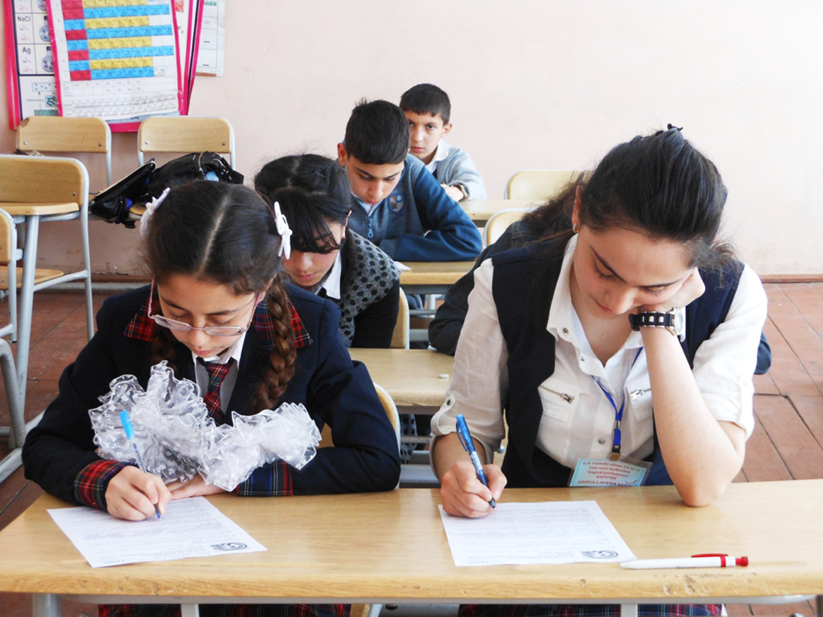 В Гяндже и Товузе прошла олимпиада по русскому языку и литературе (ФОТО)