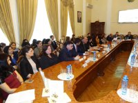 В Баку прошла презентация книги на французском языке, посвященной нефтяной стратегии Азербайджана