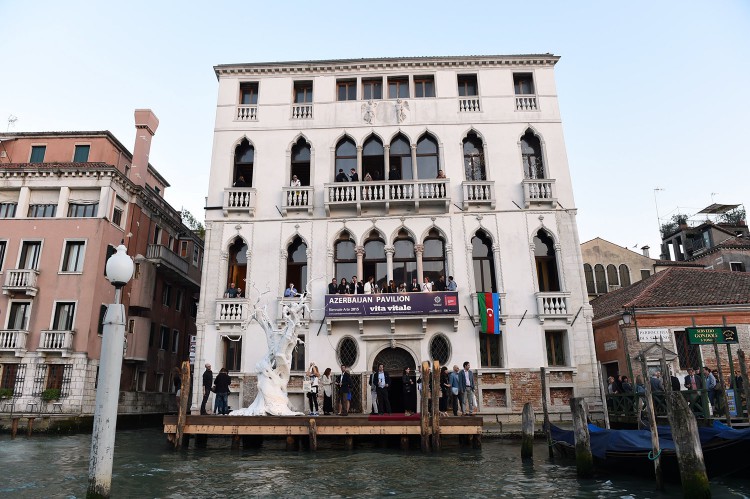 Вице-президент Фонда Гейдара Алиева Лейла Алиева приняла участие в открытии двух выставок в Азербайджанском павильоне в рамках 56-й Венецианской биеннале (ФОТО)