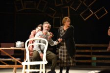 Гурбан Исмайлов и Кямаля Гусейнова в спектакле "Я пришел, девочки!" ("Война") (ФОТО)